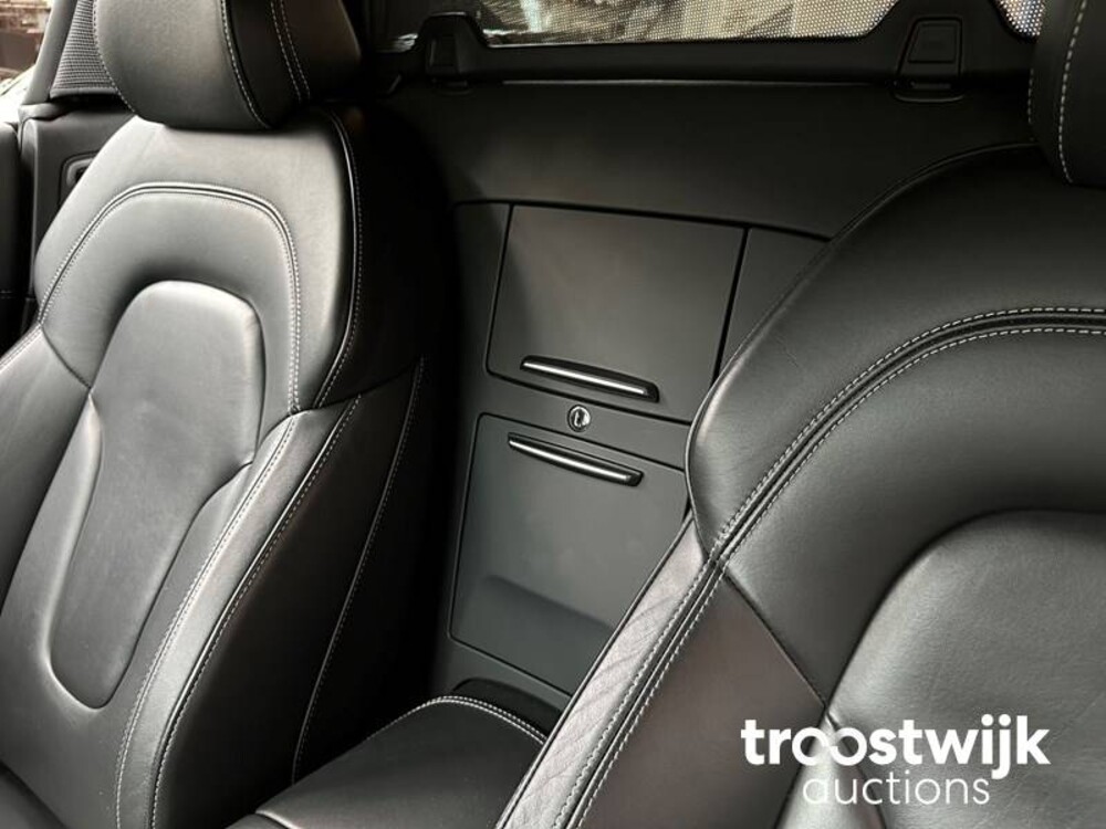 Audi R8 Spyder 5.2 V10 FSI FACELIFT Audi-Exclusive 525PS 2011 Cabriolet, 1-KXH-50