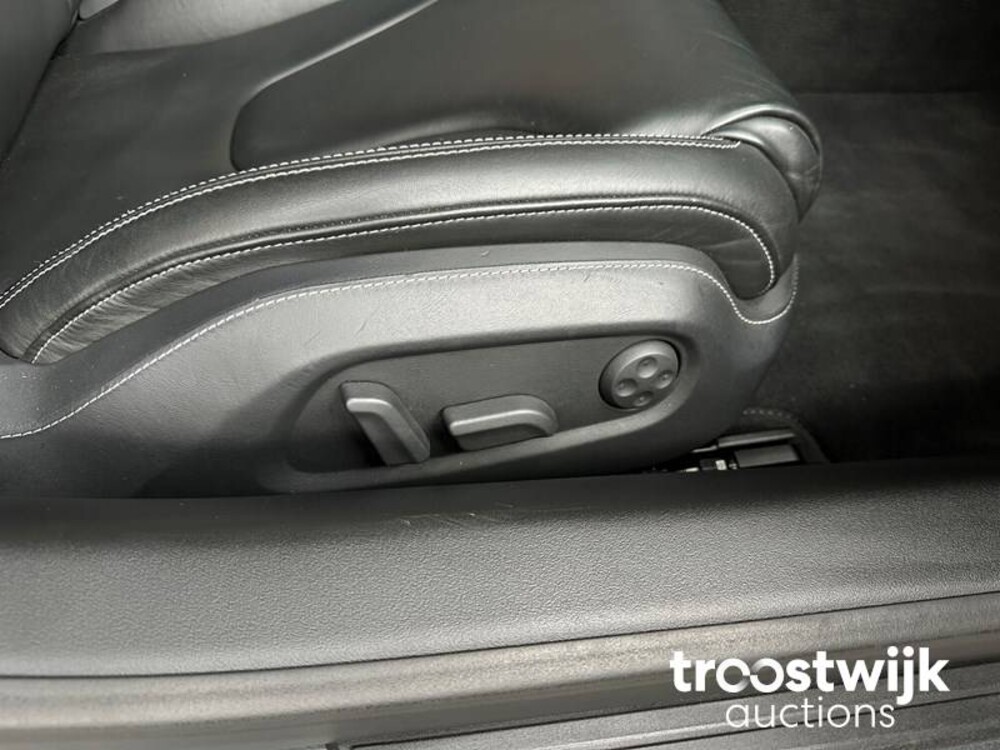 Audi R8 Spyder 5.2 V10 FSI FACELIFT Audi-Exclusive 525PS 2011 Cabriolet, 1-KXH-50