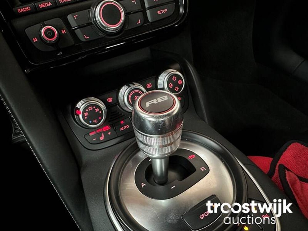 Audi R8 Spyder 5.2 V10 FSI FACELIFT Audi-Exclusive 525PS 2011 Cabriolet, 1-KXH-50