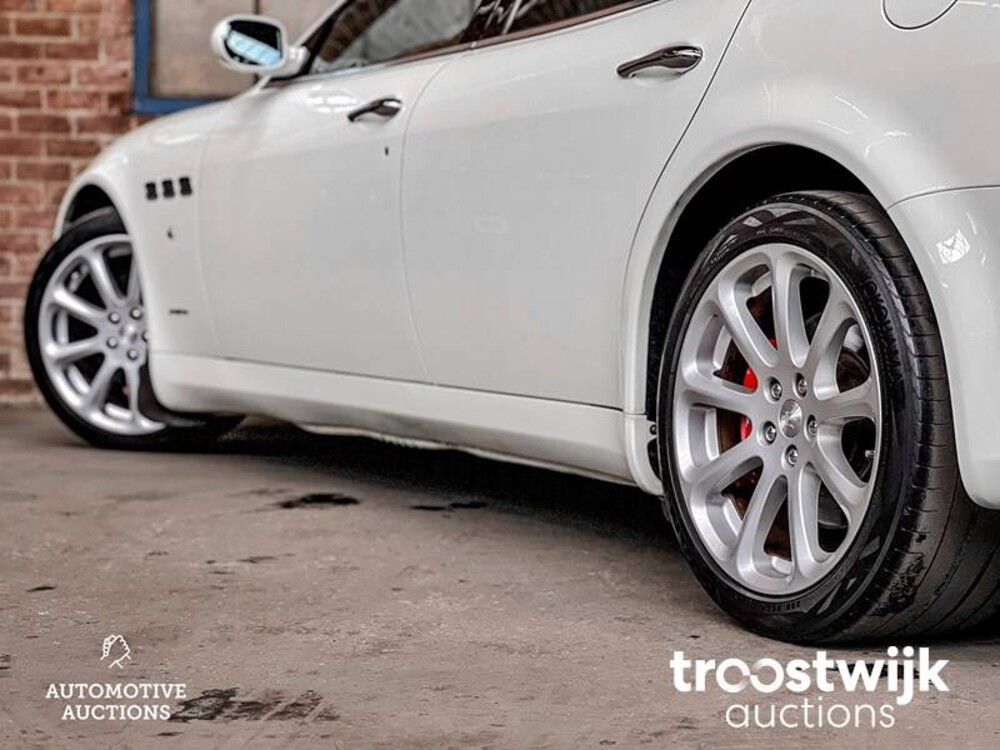 Maserati  Quattroporte 4.2 V8 Executive GT 401hp 2007 -Youngtimer-