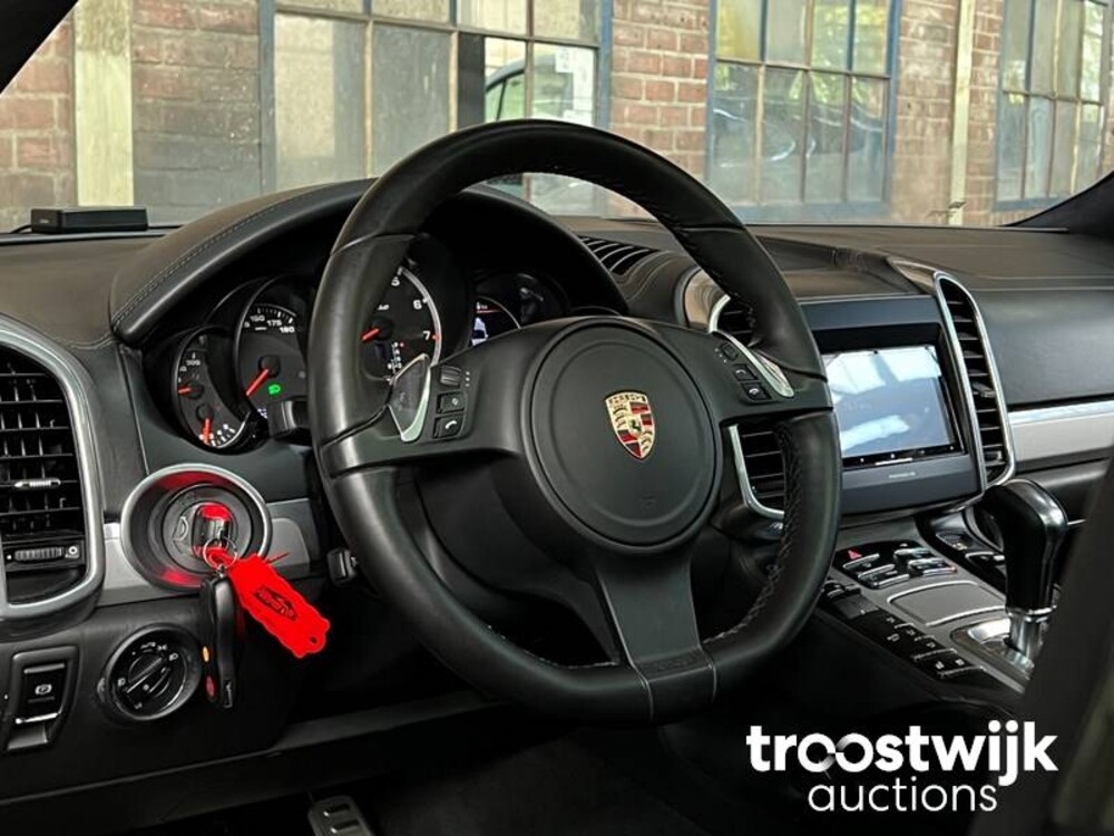 Porsche Cayenne Turbo 4.8 V8 500PS 2011