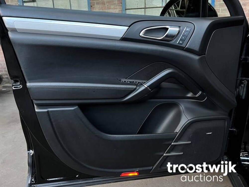 Porsche Cayenne Turbo 4.8 V8 500PS 2011