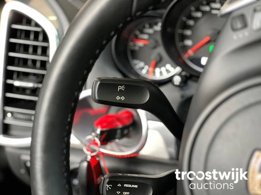 Porsche Cayenne Turbo 4.8 V8 500PS 2011