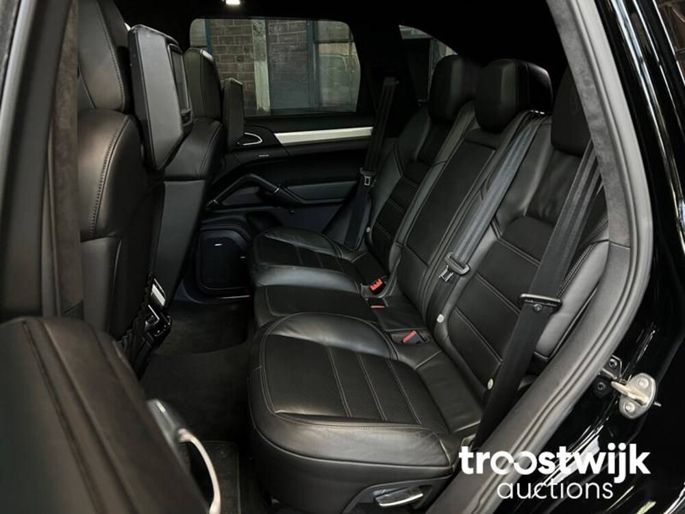 Porsche Cayenne Turbo 4.8 V8 500PS 2011