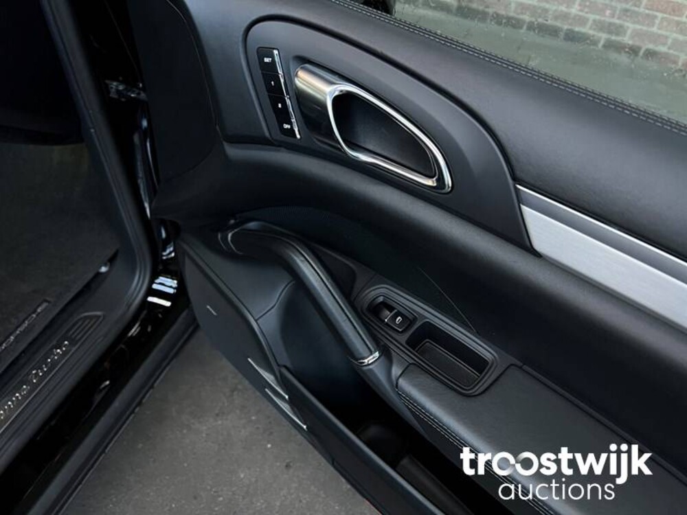 Porsche Cayenne Turbo 4.8 V8 500PS 2011