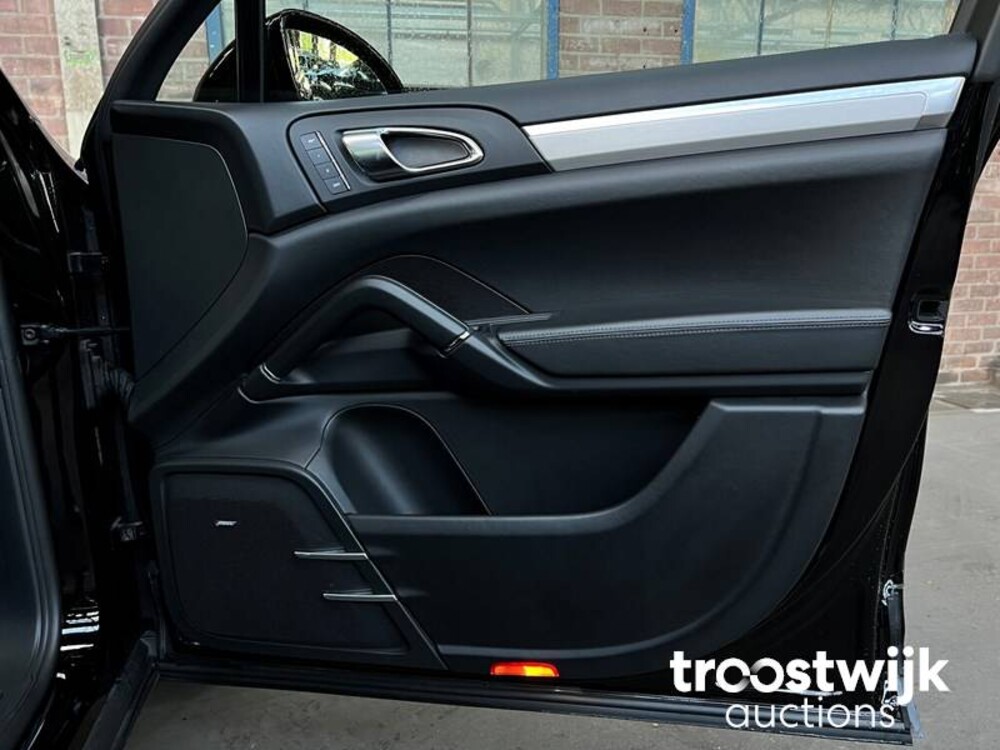 Porsche Cayenne Turbo 4.8 V8 500PS 2011
