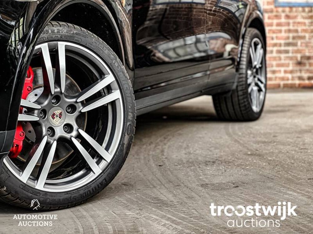 Porsche Cayenne Turbo 4.8 V8 500PS 2011