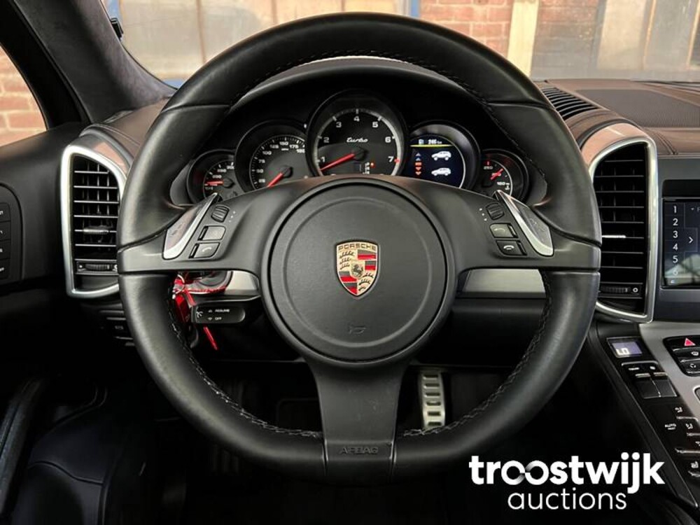 Porsche Cayenne Turbo 4.8 V8 500PS 2011