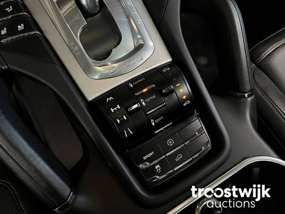 Porsche Cayenne Turbo 4.8 V8 500PS 2011