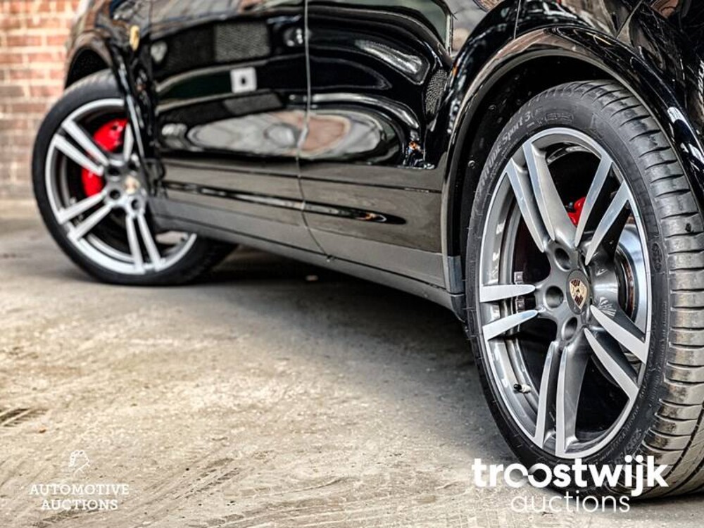 Porsche Cayenne Turbo 4.8 V8 500PS 2011
