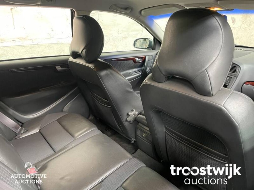 Volvo V70 Comfort Line station 2.4 140 PS 2001, 40-HK-XK