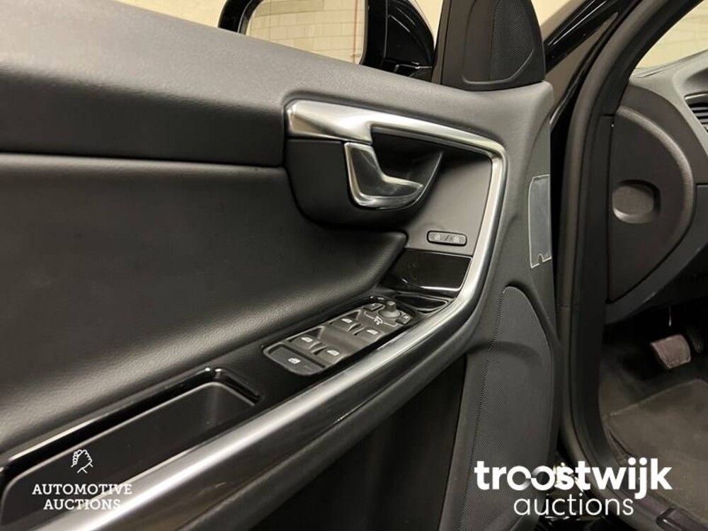Volvo V60 2.4 D5 Twin Engine Plug-in Hybrid Special Edition 163pk 2016, -Orig. NL-, KZ-683-B