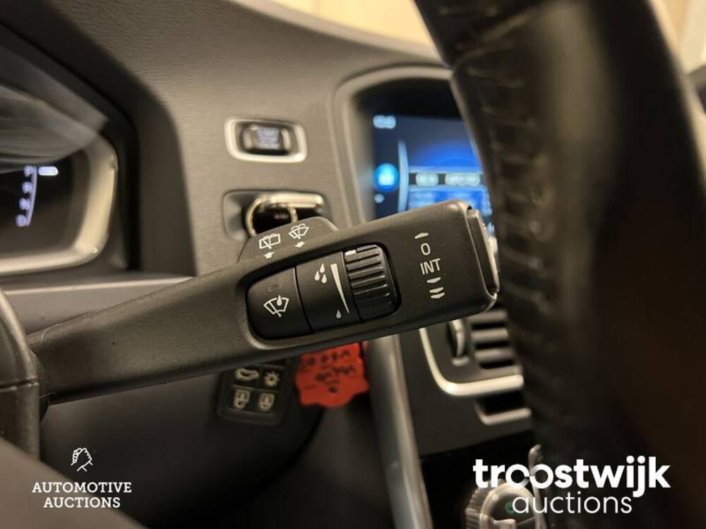 Volvo V60 2.4 D5 Twin Engine Plug-in Hybrid Special Edition 163pk 2016, -Orig. NL-, KZ-683-B