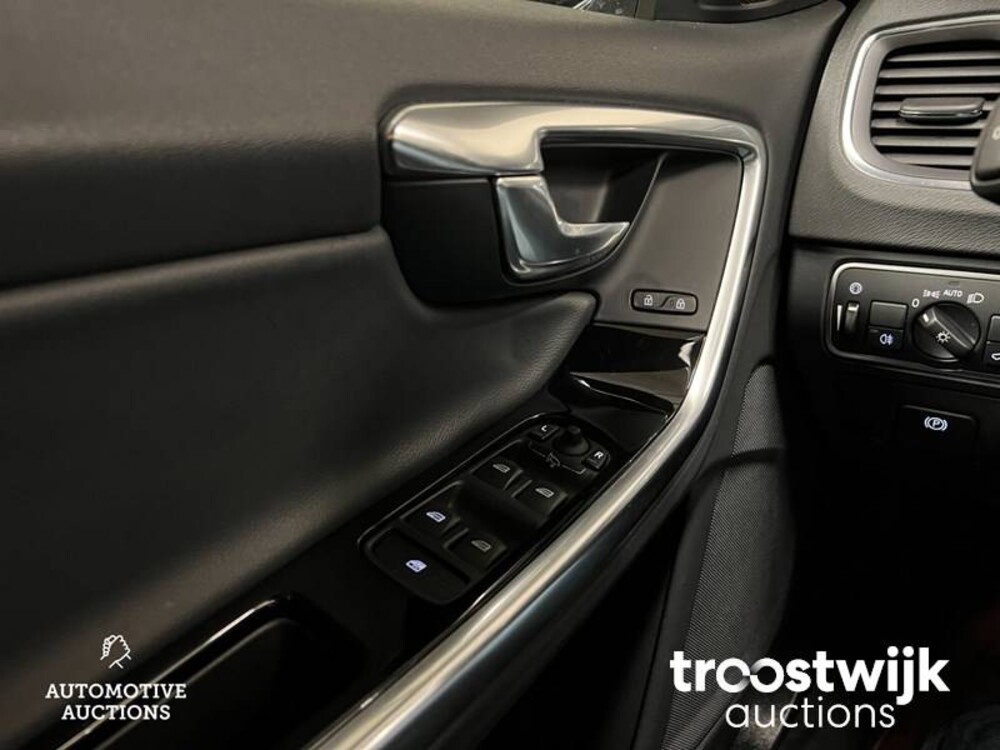 Volvo V60 2.4 D5 Twin Engine Plug-in Hybrid Special Edition 163pk 2016, -Orig. NL-, KZ-683-B