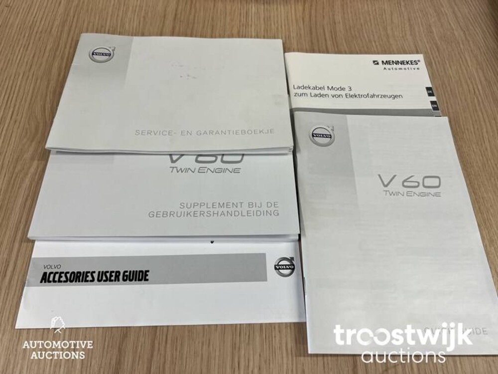 Volvo V60 2.4 D5 Twin Engine Plug-in Hybrid Special Edition 163pk 2016, -Orig. NL-, KZ-683-B