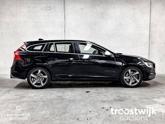 Volvo V60 R-Design 2.4 D6 Twin Engine 220hp 2015 -Orig. NL-, GJ-646-L