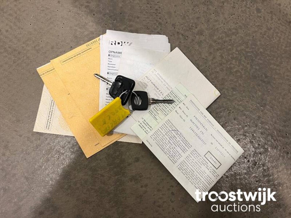 Mercedes-Benz 250ce 200-280 (W115) 160pk 1969