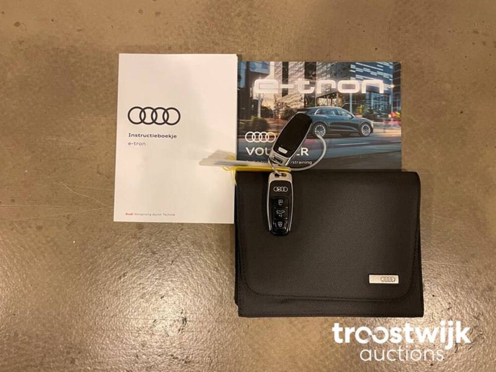 Audi e-tron Sportback 55 Quattro S edition 95 kWh S-Line 408PS 2020 -Orig. NL-, J-746-HV
