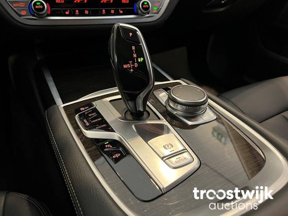 BMW 740i High Executive 326pk 2018 7-Serie, P-673-DS