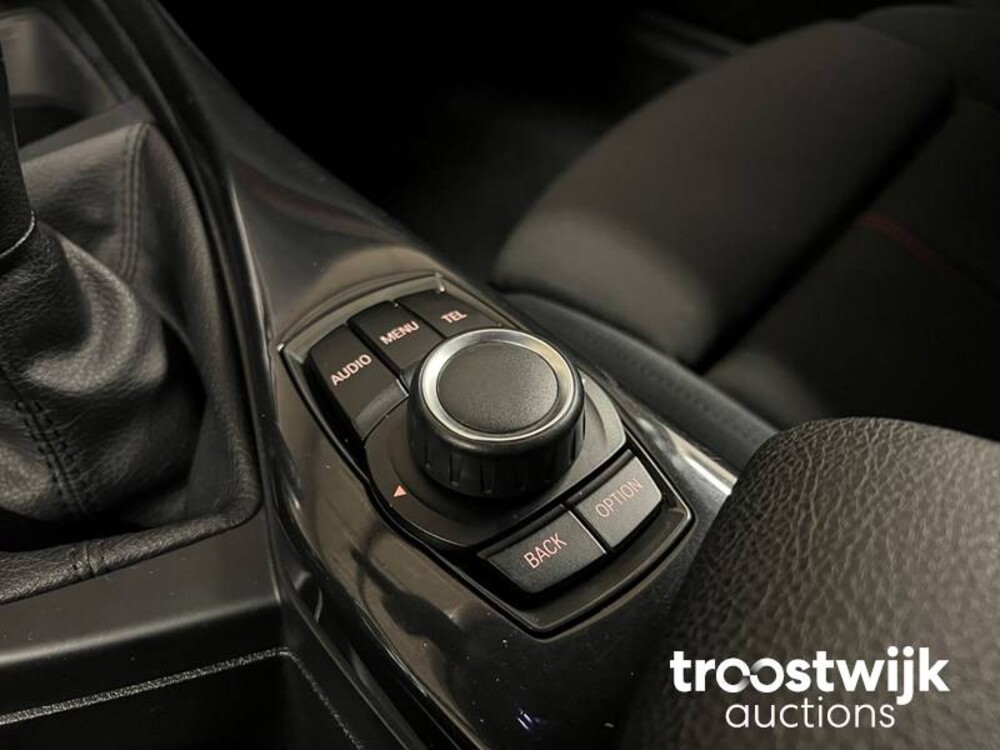 BMW 118i Sportline Business F20  1-serie 170pk 2012, J-413-GL