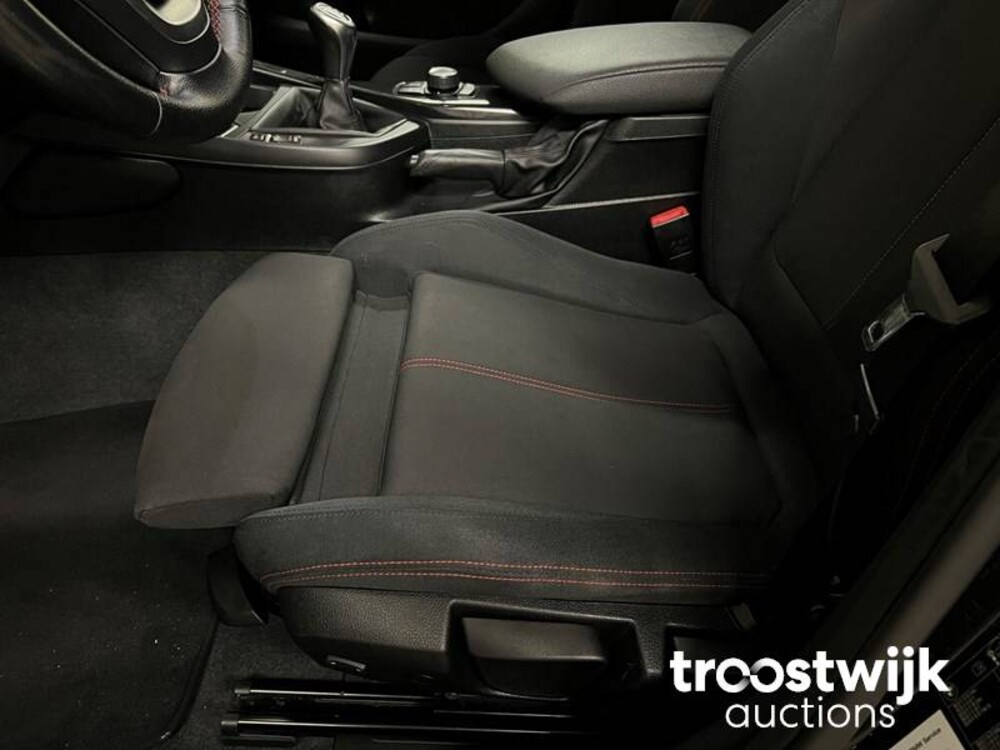 BMW 118i Sportline Business F20  1-serie 170pk 2012, J-413-GL