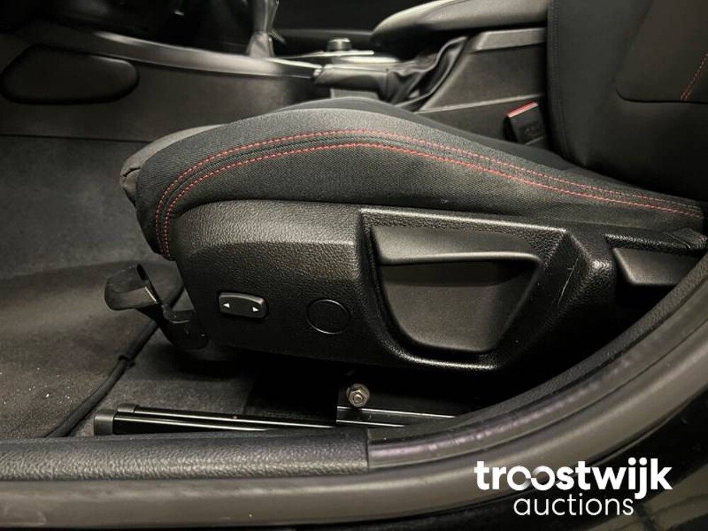 BMW 118i Sportline Business F20  1-serie 170pk 2012, J-413-GL