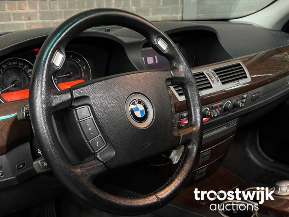 BMW 745i Executive E65 4.4 V8  2004 333pk -Youngtimer-