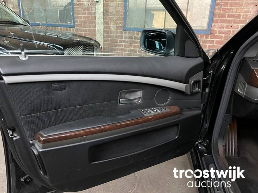 BMW 745i Executive E65 4.4 V8  2004 333pk -Youngtimer-