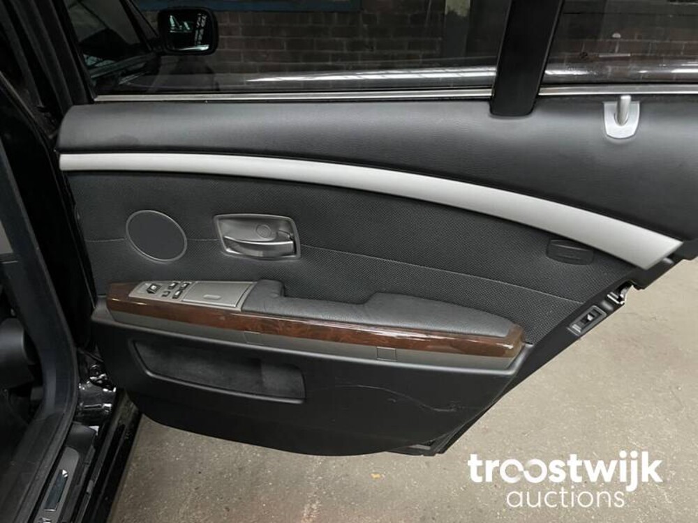 BMW 745i Executive E65 4.4 V8  2004 333pk -Youngtimer-