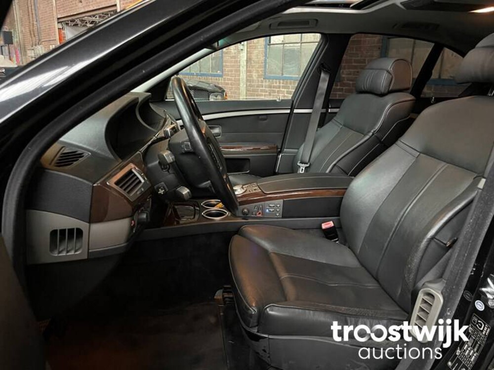 BMW 745i Executive E65 4.4 V8  2004 333pk -Youngtimer-