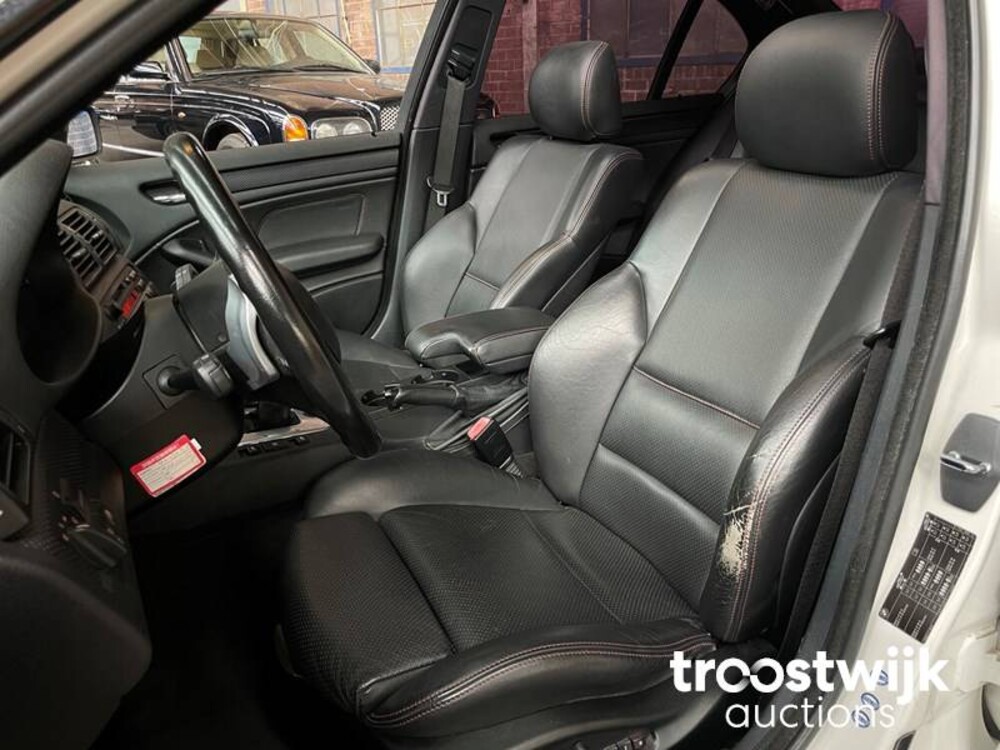 BMW 330i M-Sport Executive E46 SMG 231pk 2003 -Youngtimer-