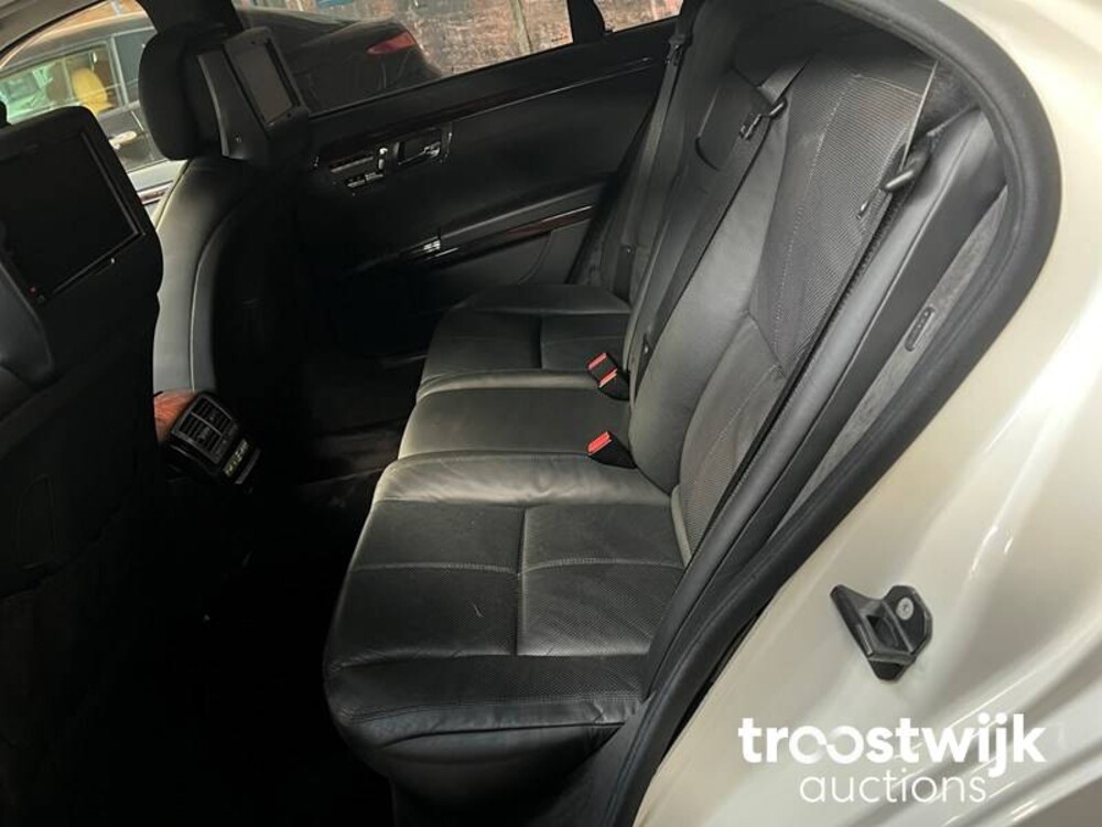 Mercedes-Benz S600 Lang 5.5 V12 517pk 2007 Night View -Youngtimer-