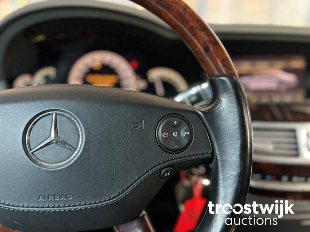 Mercedes-Benz S600 Lang 5.5 V12 517pk 2007 Night View -Youngtimer-