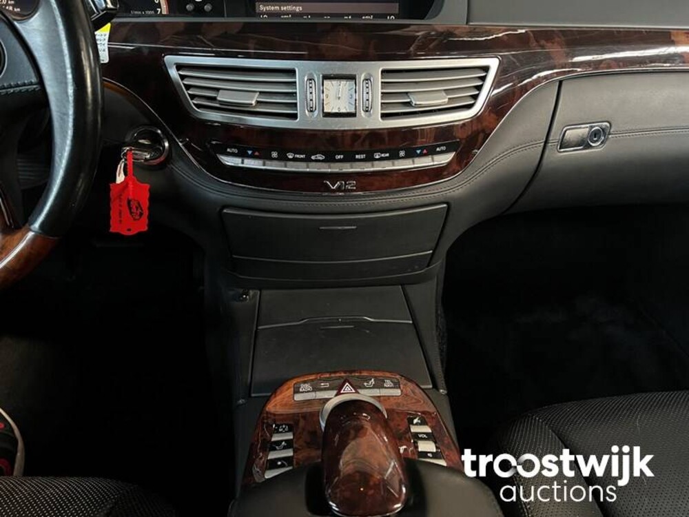 Mercedes-Benz S600 Lang 5.5 V12 517pk 2007 Night View -Youngtimer-