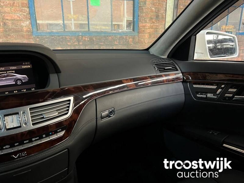 Mercedes-Benz S600 Lang 5.5 V12 517pk 2007 Night View -Youngtimer-