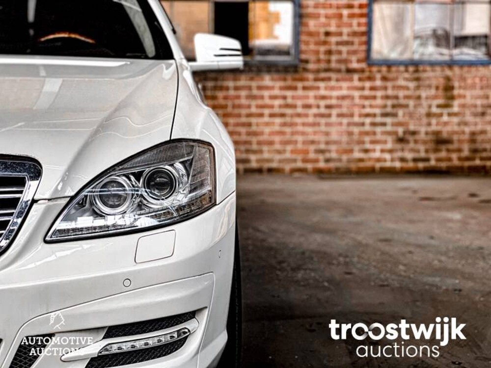 Mercedes-Benz S600 Lang 5.5 V12 517pk 2007 Night View -Youngtimer-