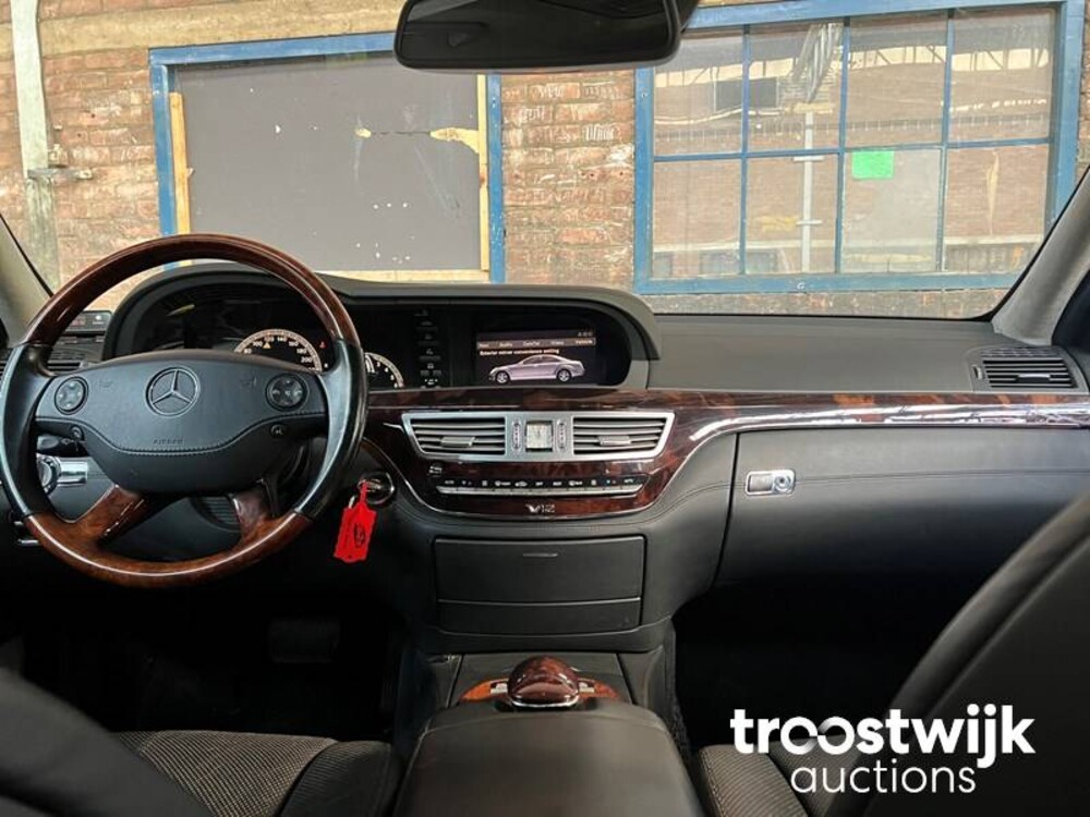 Mercedes-Benz S600 Lang 5.5 V12 517pk 2007 Night View -Youngtimer-