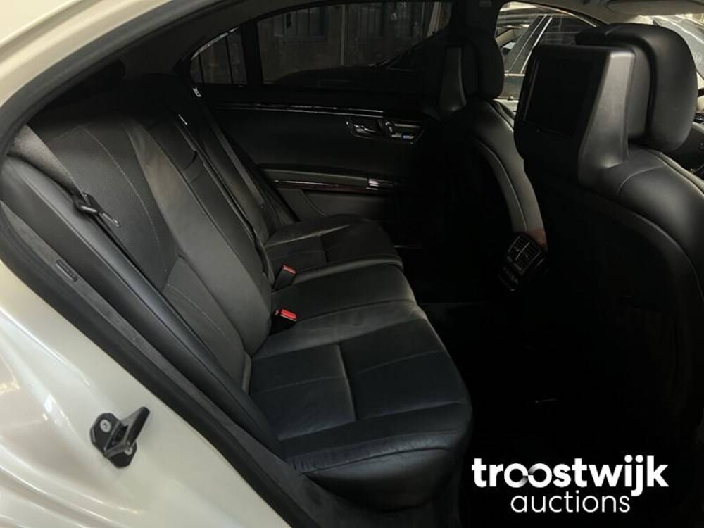 Mercedes-Benz S600 Lang 5.5 V12 517pk 2007 Night View -Youngtimer-