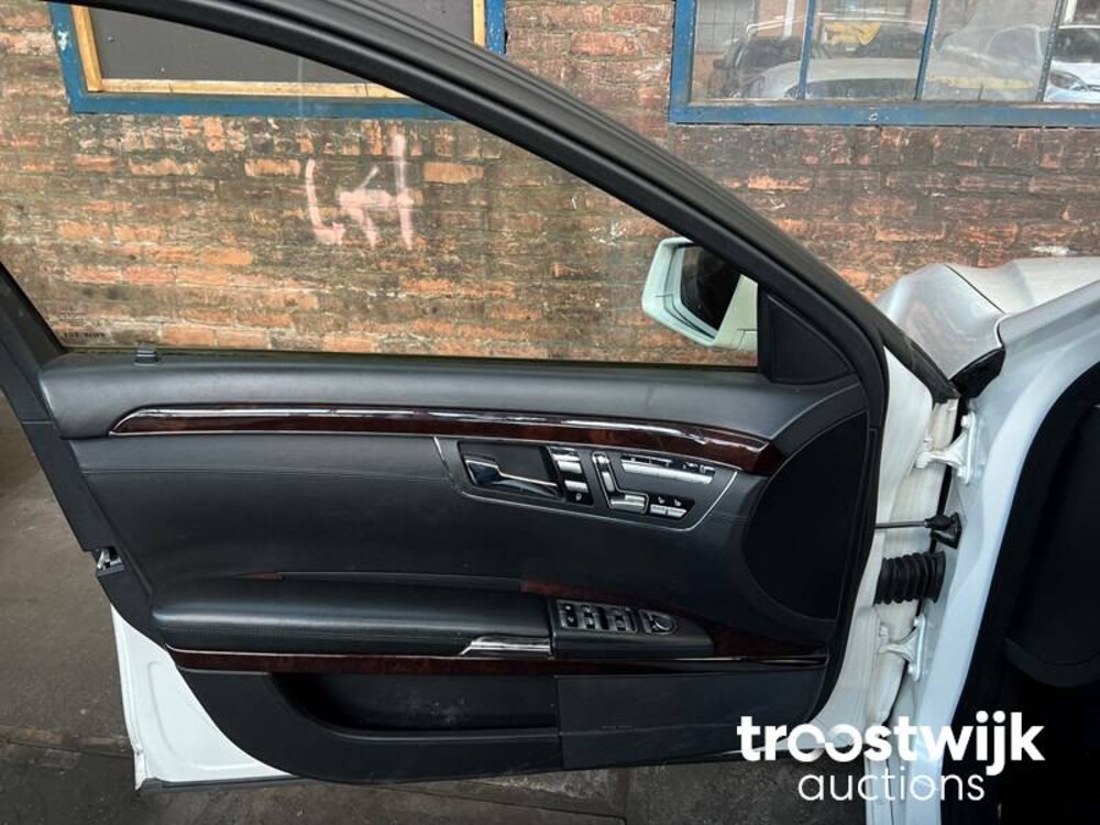 Mercedes-Benz S600 Lang 5.5 V12 517pk 2007 Night View -Youngtimer-