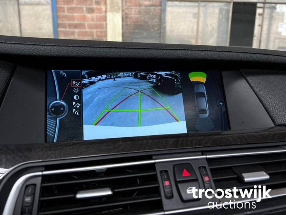 BMW 750Li  F02 4.4 7-serie 407pk 2010
