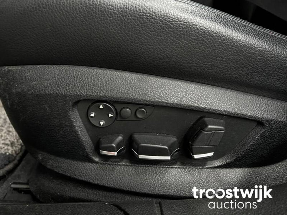 BMW 750Li  F02 4.4 7-serie 407pk 2010