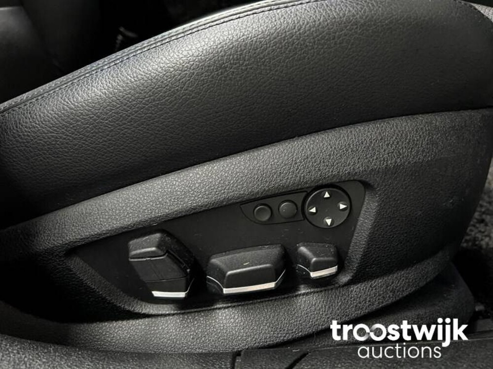 BMW 750Li  F02 4.4 7-serie 407pk 2010