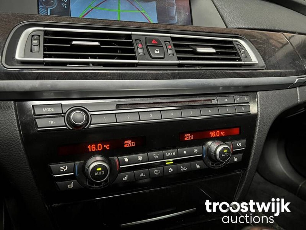 BMW 750Li  F02 4.4 7-serie 407pk 2010