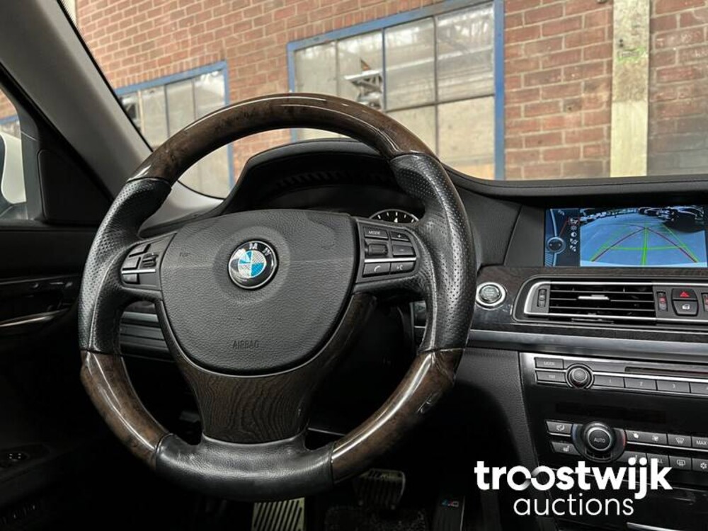 BMW 750Li  F02 4.4 7-serie 407pk 2010