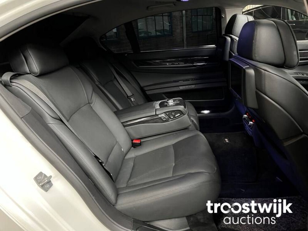 BMW 750Li  F02 4.4 7-serie 407pk 2010