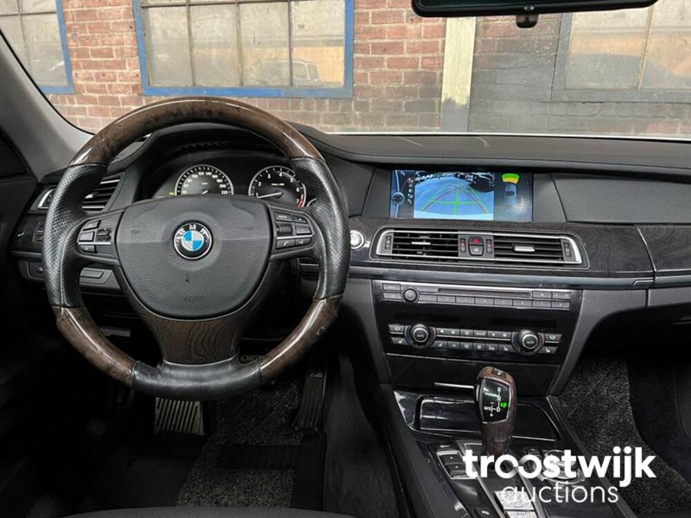 BMW 750Li  F02 4.4 7-serie 407pk 2010