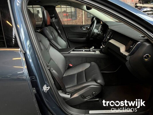 Volvo XC60 2.0 T8 TE AWD Mom. RECHARGE 303pk 2020, R-973-BX