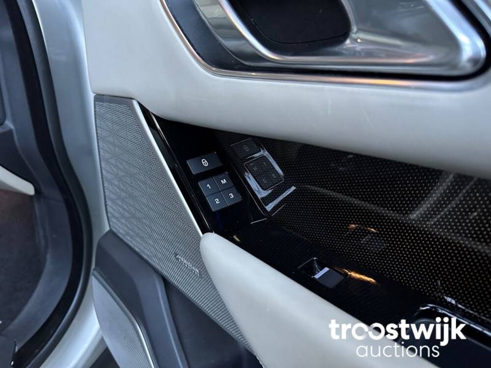 Land Rover Range Rover Velar 3.0 V6 AWD First Edition 300pk 2018, RP-270-X