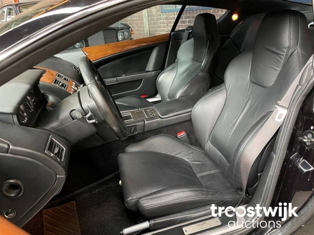 Aston Martin DB9 5.9 V12 457pk 2005 -Youngtimer-