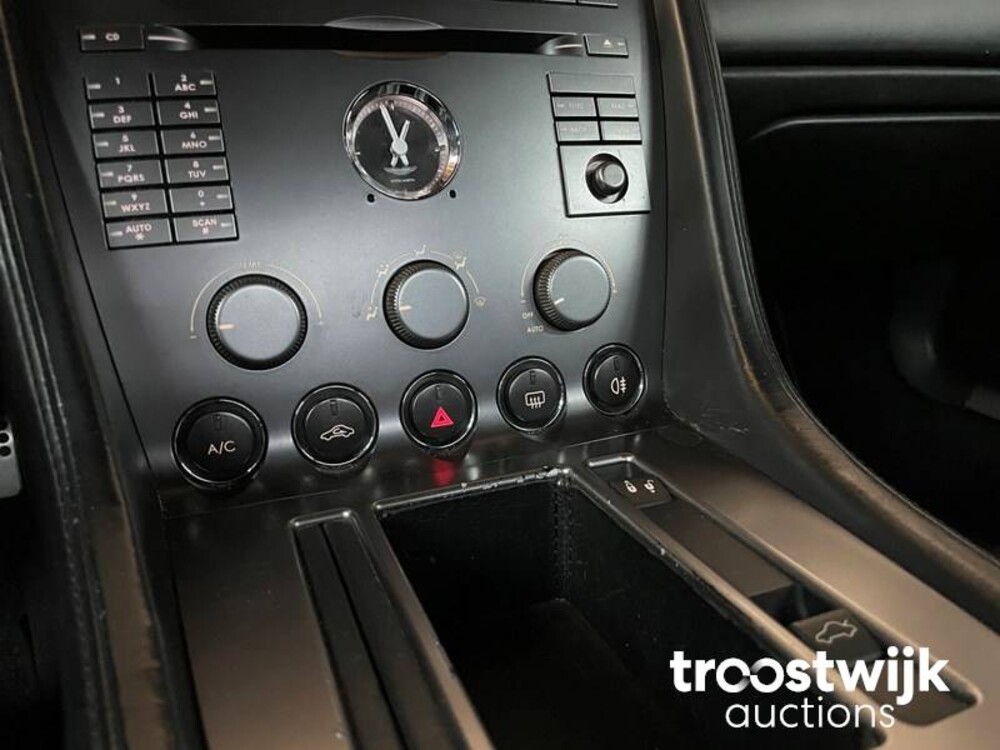 Aston Martin DB9 5.9 V12 457pk 2005 -Youngtimer-